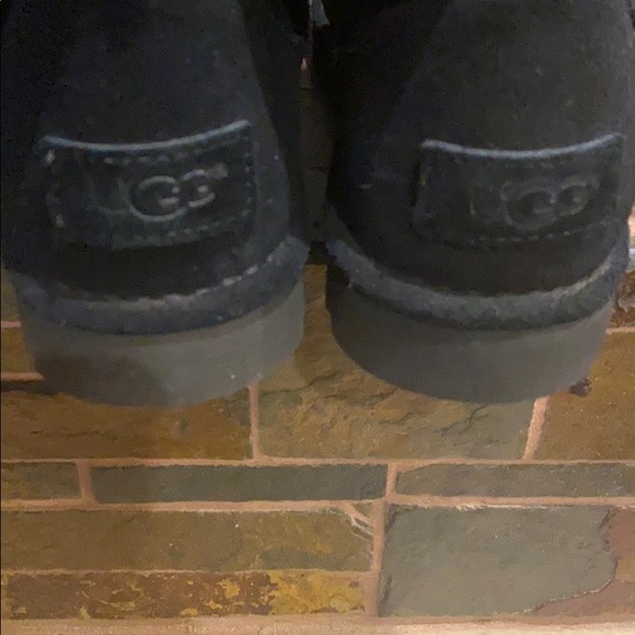 Black suede textured UGGS - Picture 3 of 6